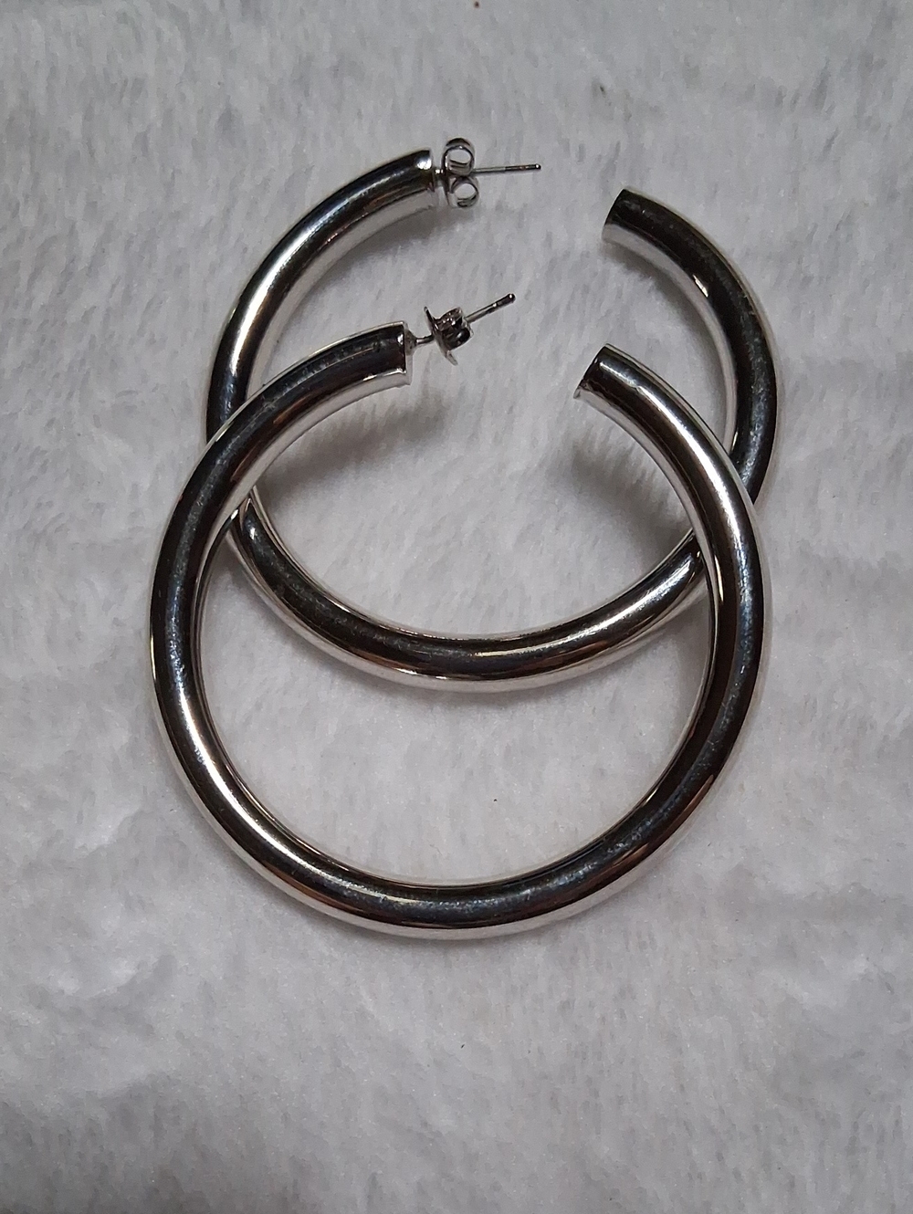 Classic Silver Hoop Earrings - Sleek Women’s Jewelry
